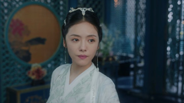 玲珑银妆前期温婉可人后期毫无武功的她因银霄彻底黑化