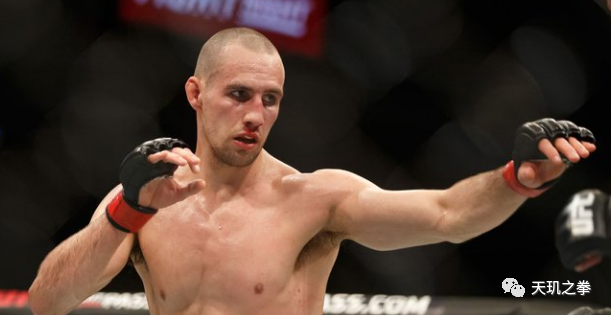 "在签约pfl之前,洛里已经相继在ufc与bellator联盟效力,截至目前,pfl