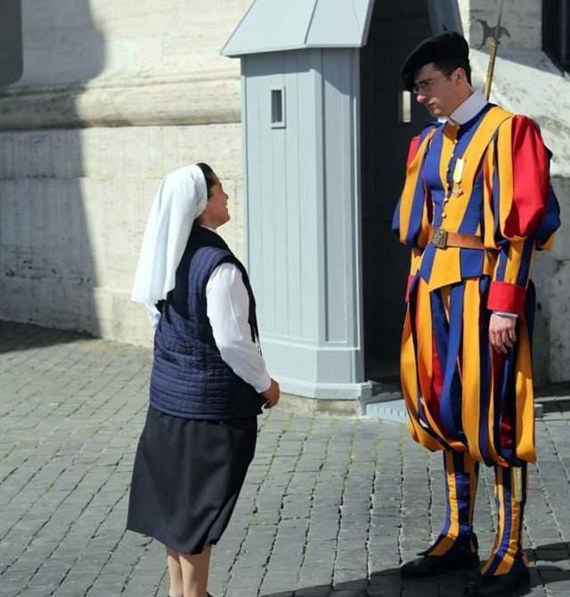 梵蒂冈总共不到一千人,军队也才240人,为何没有国家敢攻打它?