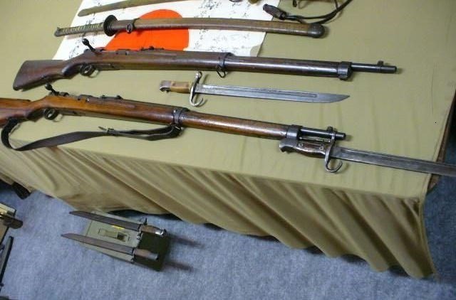 抗战时期日本三八大盖上的刺刀上有个钩子有什么用途