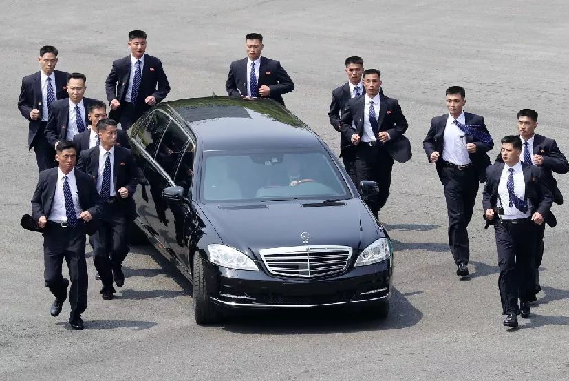 中国第1保镖李旭有多厉害时薪28万可用筷子击穿3厘米钢板