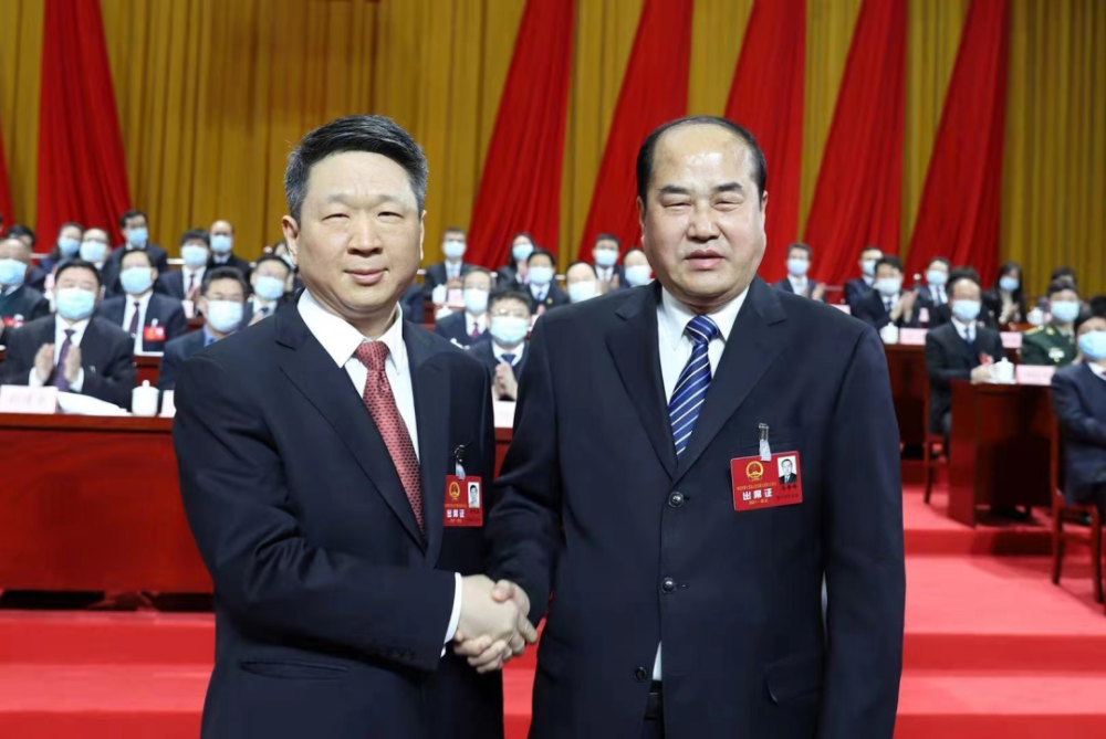 市十五届人大六次会议胜利闭幕