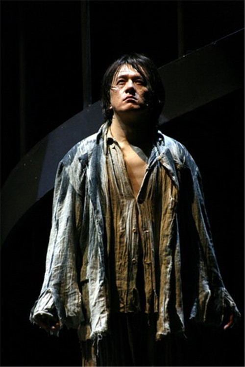 但不管是别人口中的贾宏声,还是搜索引擎上有关贾宏声的旧闻.