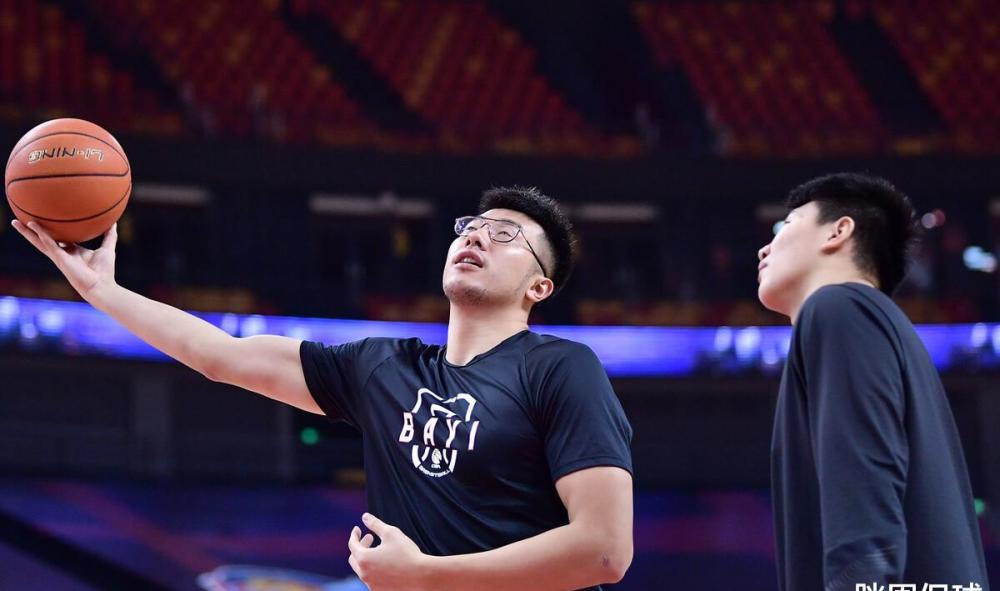 杜锋卫冕再添左膀右臂,一人驰援解内线危机