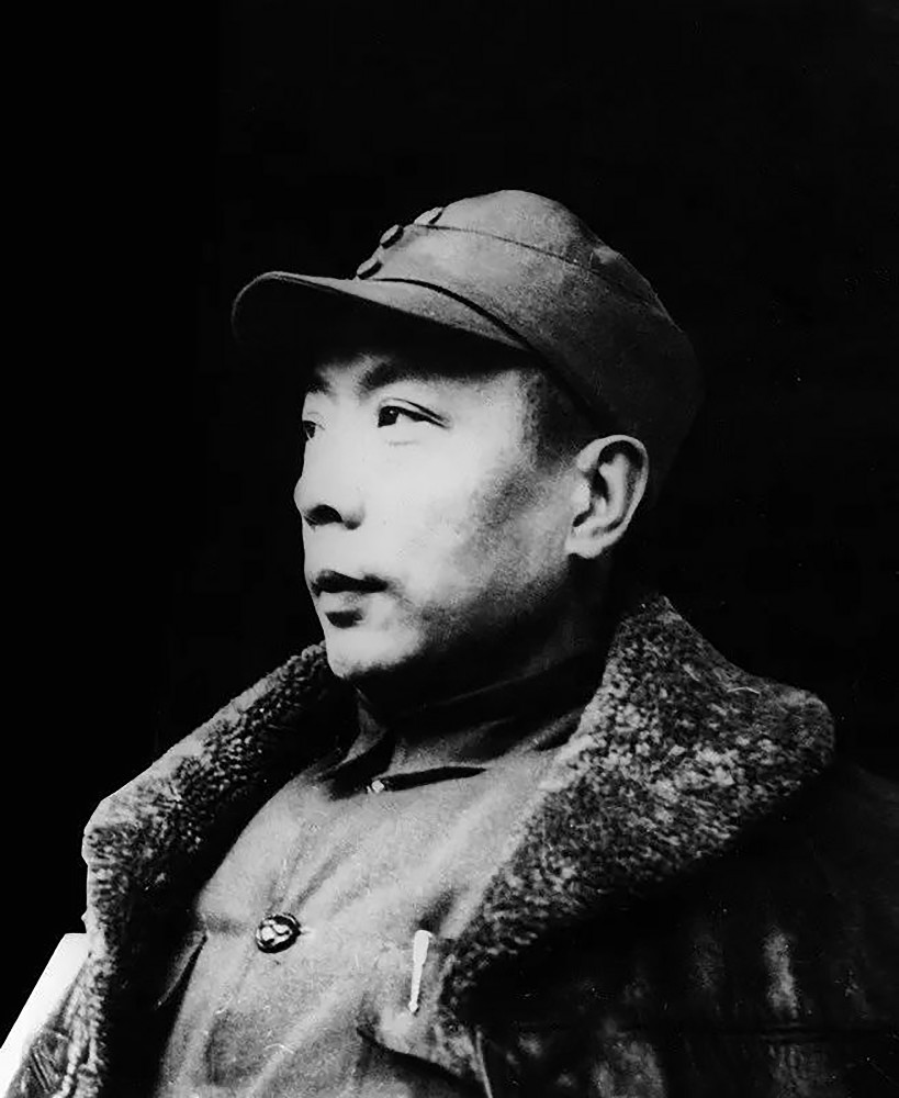 新四军才子李一氓,信札题字书法作品鉴赏,笔力厚重,字体刚劲