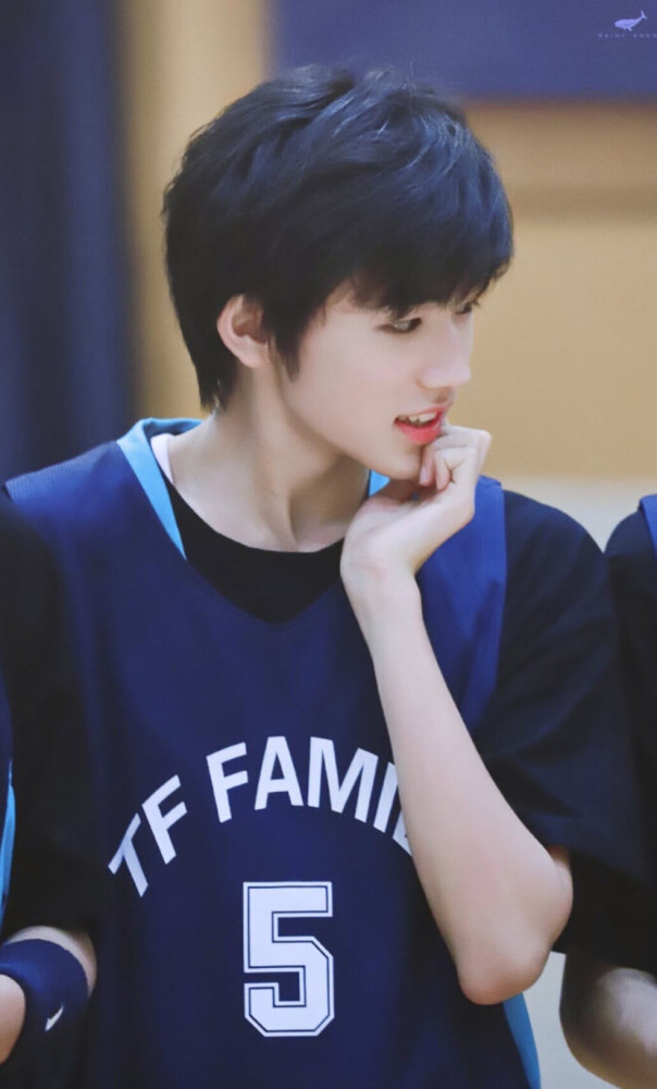 宋亚轩高清无水印壁纸分享_腾讯新闻