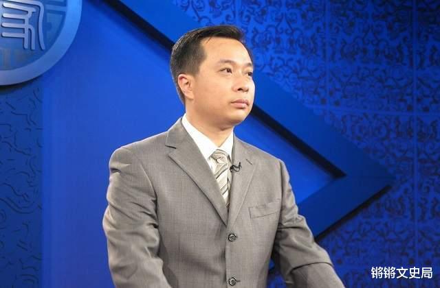 北师大教授康震在诗词大会上即兴创作一首七绝让自己跌落神坛