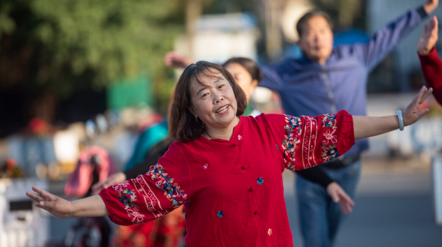 3个65岁大妈说出答案_腾讯新闻