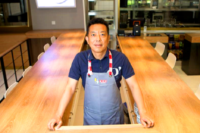 楚学友被迫道歉,西贝与其划清界限:2020年4月11日,"西贝"董事长贾国龙