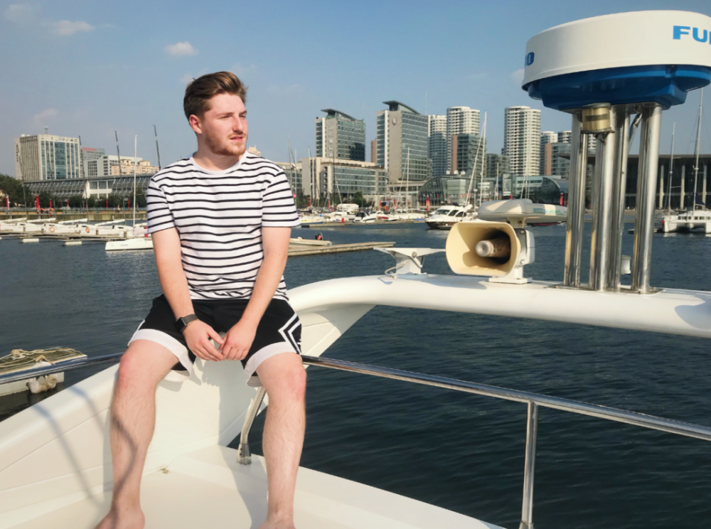 圈粉近400万演过流浪地球95后俄罗斯小伙在青岛成网红