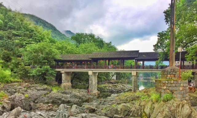 寧波千年古村落,現實版桃花源,如今建玻璃棧道成網紅景點