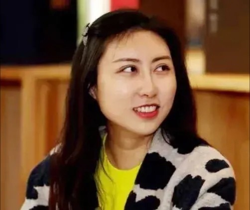 贾平凹女儿贾浅浅火了,屎尿诗真的震撼心灵