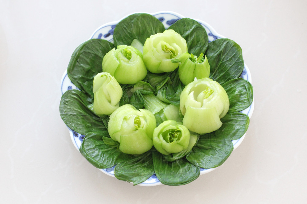 只需简单几步把油菜做成吃不起的样子寓意好过年给家人露一手