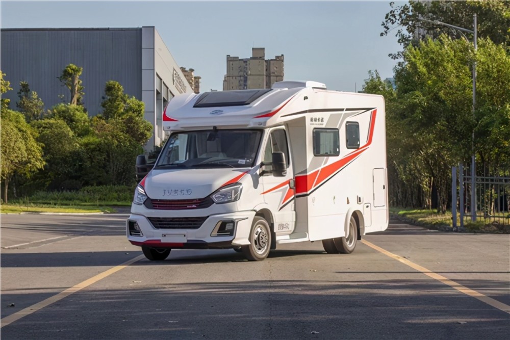 金冠格林卡诺f329f宾歌系列依维柯房车小额头后拓展布局