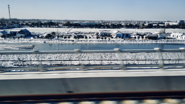 火车窗外图片雪景图片