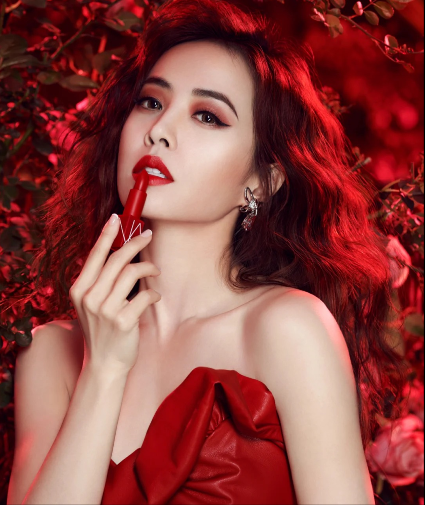 大女主都爱涂的这3个大红唇色新年宣告你的女主魅力