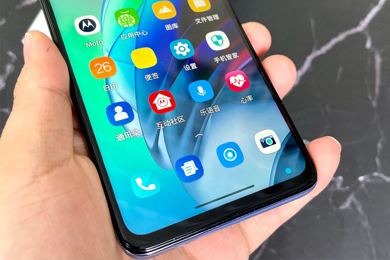 1)加1999元的价格吸引人,其它方面配置取舍的有点多,包括屏幕,拍照和