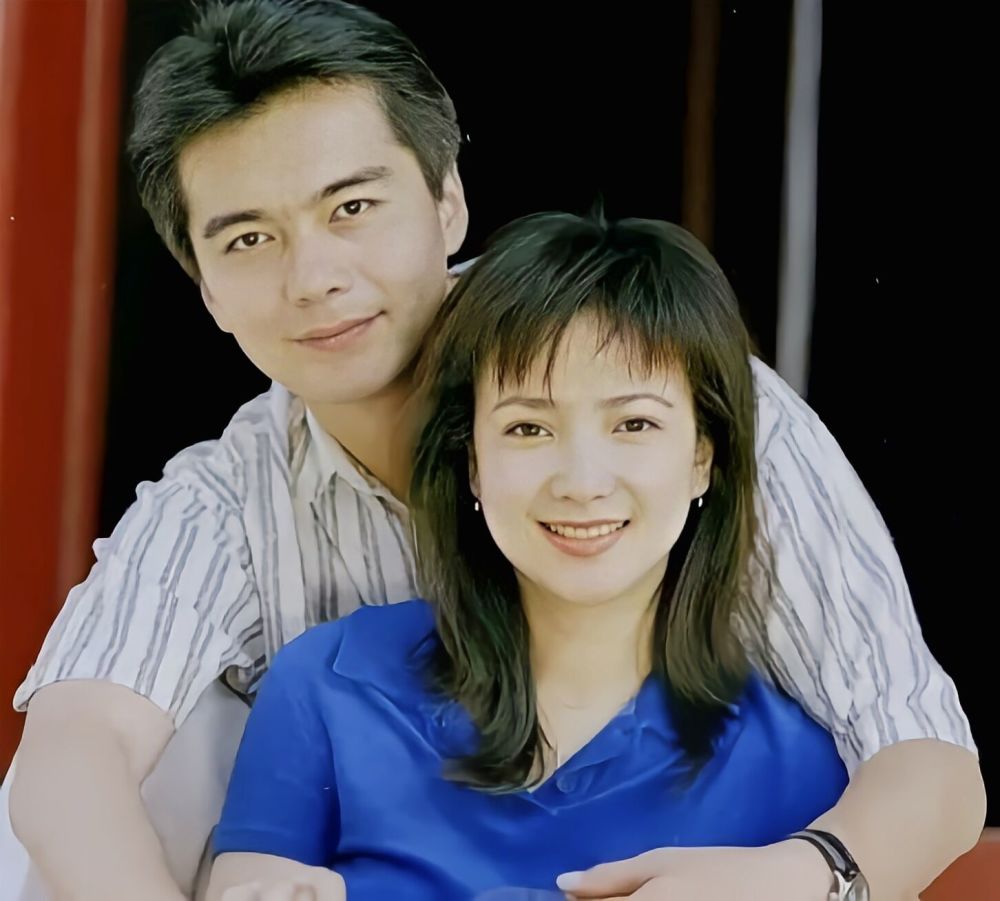 许亚军4次婚姻妻子个个貌美他年轻时的颜值绝不输小鲜肉