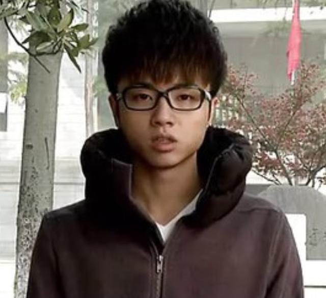 华晨宇真的没整容对比旧照大变样真爱粉都难以认出