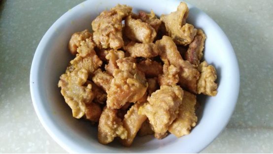 炸酥肉,最好别用面粉和淀粉!放点"它"外脆里嫩,凉了也不回软