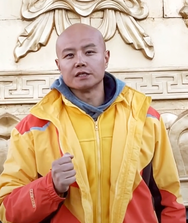 乐嘉近照太显老面色蜡黄褶子多不送女儿上学却逼她习武