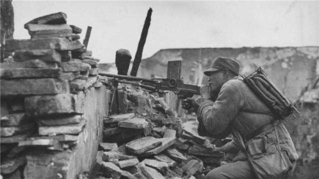 再现奇葩言论北大博士战士冒着枪林弹雨只是为了虚荣