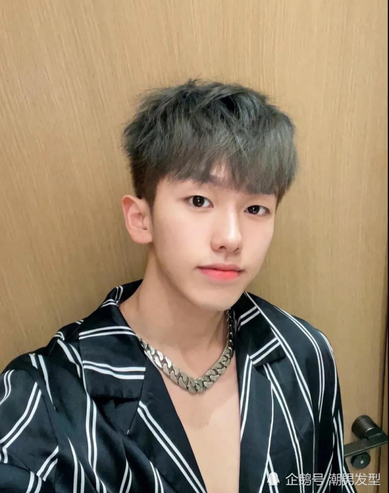 春节男生发型也别剪得太成熟试试这4款剪完青春帅气又减龄