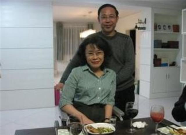 张海迪与王佐良他们没有举办婚礼一切都在平静中幸福地度过