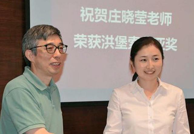 庄晓莹从小就非常优异,在学校经常得到老师的夸奖,就这样一直到大学