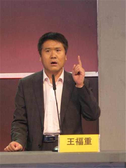 北大博士王福重呼吁农民不要使用收割机割麦会对环境造成污染