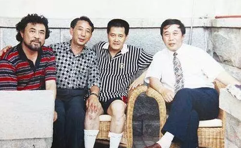 有一次,省里举办一个文化汇演,有一个叫做《摔三弦》的剧本,其中有一