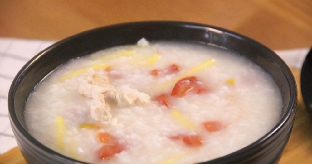 番茄土豆和鸡肉粥8.开盖转大火收浓汁水,出锅前淋些香油炒匀即可.7.