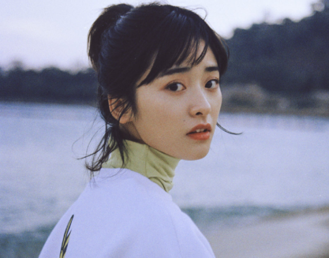 沈月拍古装侠客大片甜妹变御姐好颠覆但侧脸我差点看成吴宣仪