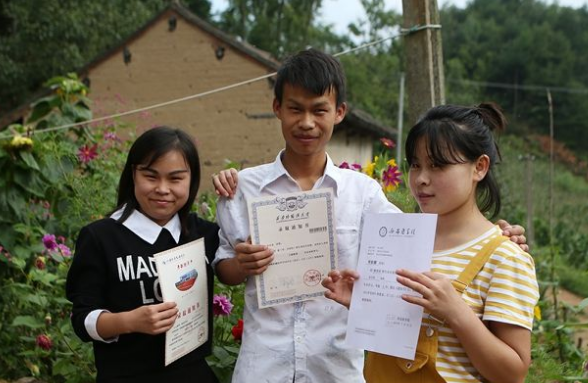 好放松一下,打游戏,聚餐,出去旅游等等,寒门子弟知道这样的机会多难得