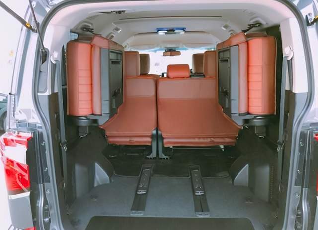 新款三菱得利卡越野版实车,外观很霸气_腾讯新闻