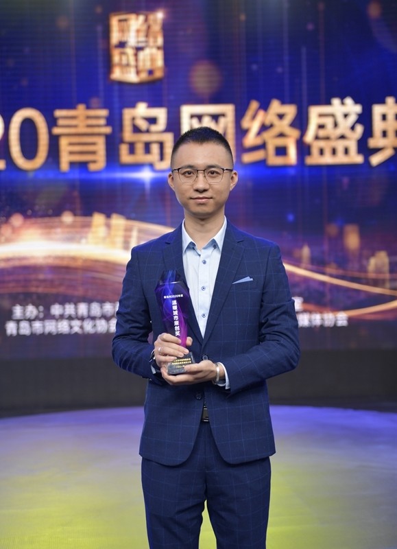 网络大v"锅盖头司令" 姜腾:只有自己活成一团火,才能照亮别人