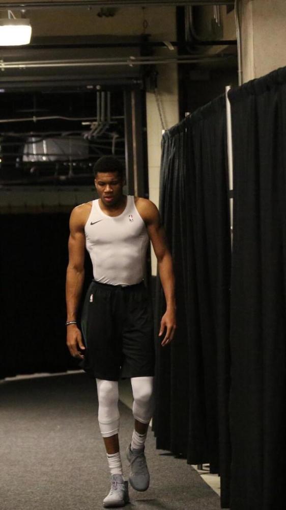 今天带大家来重温一下当年的nba巨星的腹肌是怎样的