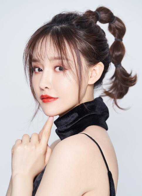 96年女星隆鼻坏死毁容失去工作面临200万高额违约赔偿金