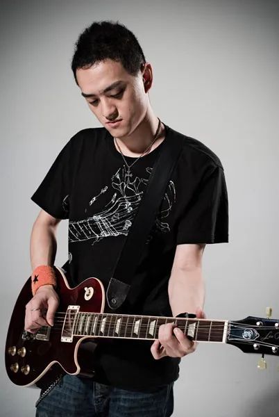 赵英俊因病去世送你一朵小红花一路走好