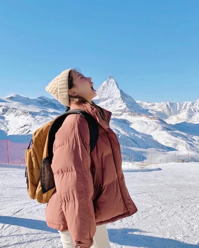 零下十几度你还在硬抗?羽绒服要像裴秀智这样穿才时髦又抗冻