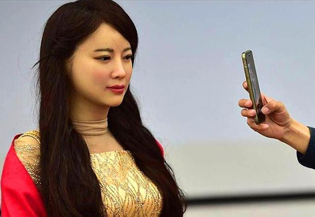 中国美女机器人走红,功能强大秒杀日本,网友:不愁媳妇了!