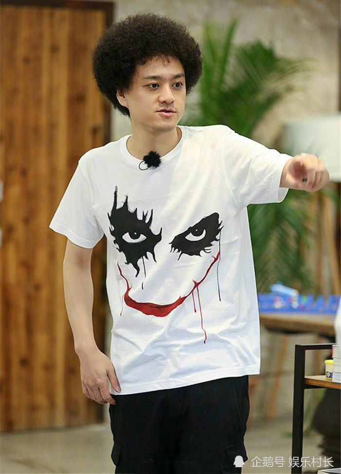 赵英俊的微博赵英俊发的微博说到,坚信有一天美国大兵会驾着七彩航母