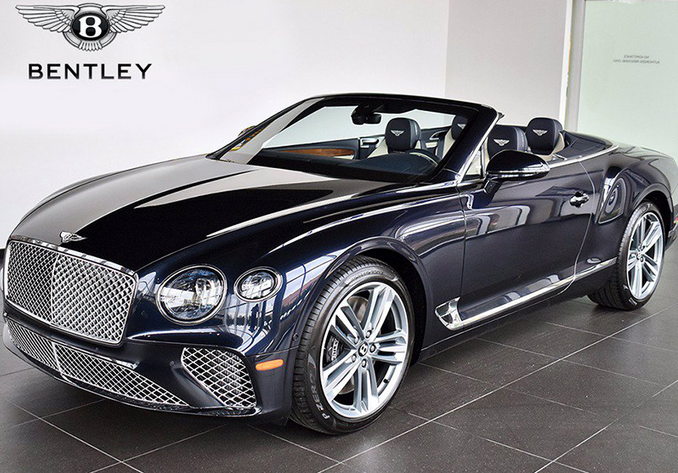 宾利欧陆gt敞篷版海外到店实拍,蓝色软顶,胡桃木 真皮内饰,22寸轮毂