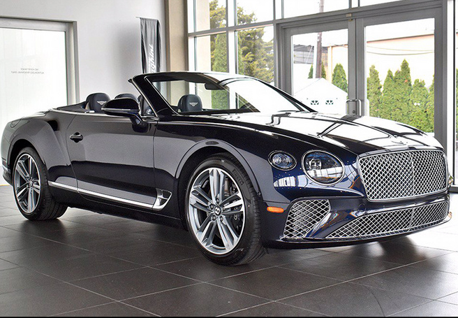 宾利欧陆gt敞篷版海外到店实拍,蓝色软顶,胡桃木 真皮内饰,22寸轮毂