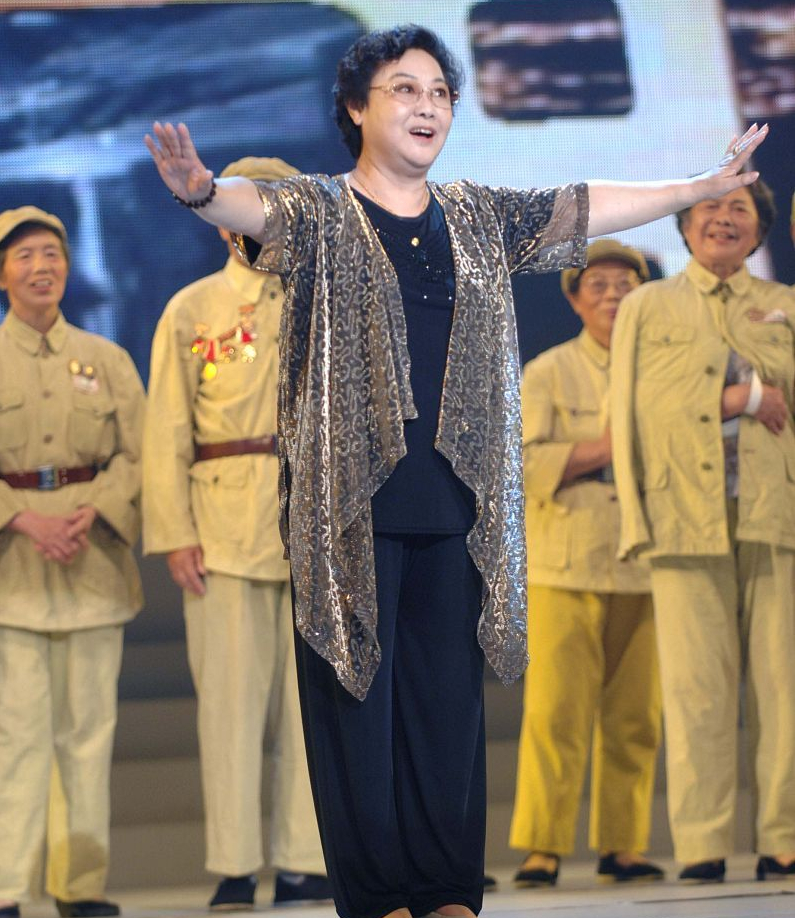 关于90岁郭兰英老师的老年穿搭,今天小润就分享到这里了.