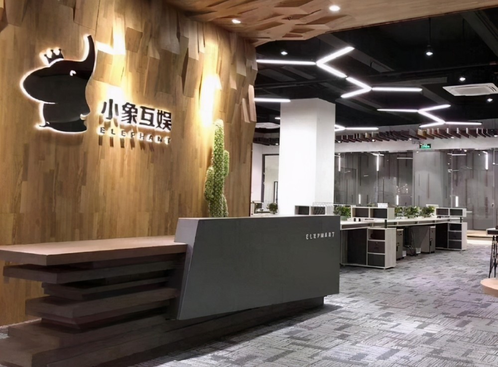 比如一位斗鱼公会的老板就透露小象打算用2000万的价格签下小团团,而