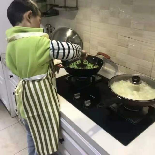 烧水做菜叠被子宁波这所学校的寒假多了劳动运动作业