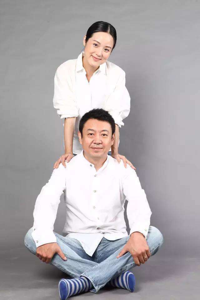 杨柳的第一任媳妇是他的大学同窗,在一路没多久就分手了,第二任媳妇是