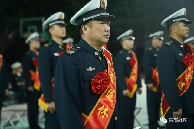 入伍30年的"兵王,光荣退休了!
