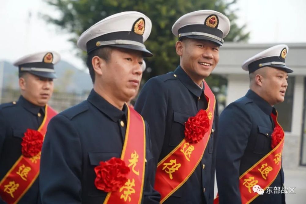 海疆下一站,将奔赴未来顺着来时的路回到家乡只待春风传佳讯老班长
